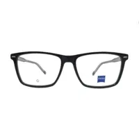 فریم طبی زایس مدل ZS-24541 ترکیبی از طراحی مدرن و کیفیت ساخت دقیق آلمانی است که جلوه‌ای حرفه‌ای به چهره می‌دهد.