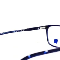 فریم مشکی ZEISS ZS24549 با ظاهر همه‌پسند